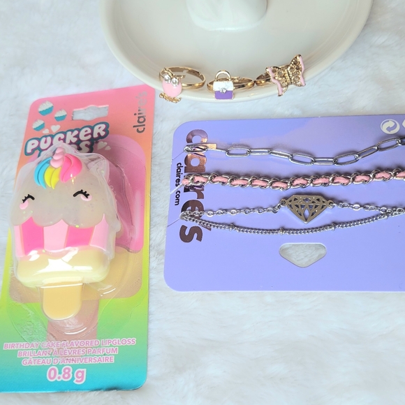 CLAIRE'S Bundle: Lip Gloss, Friendship Bracelets and Rings - Picture 1 of 6